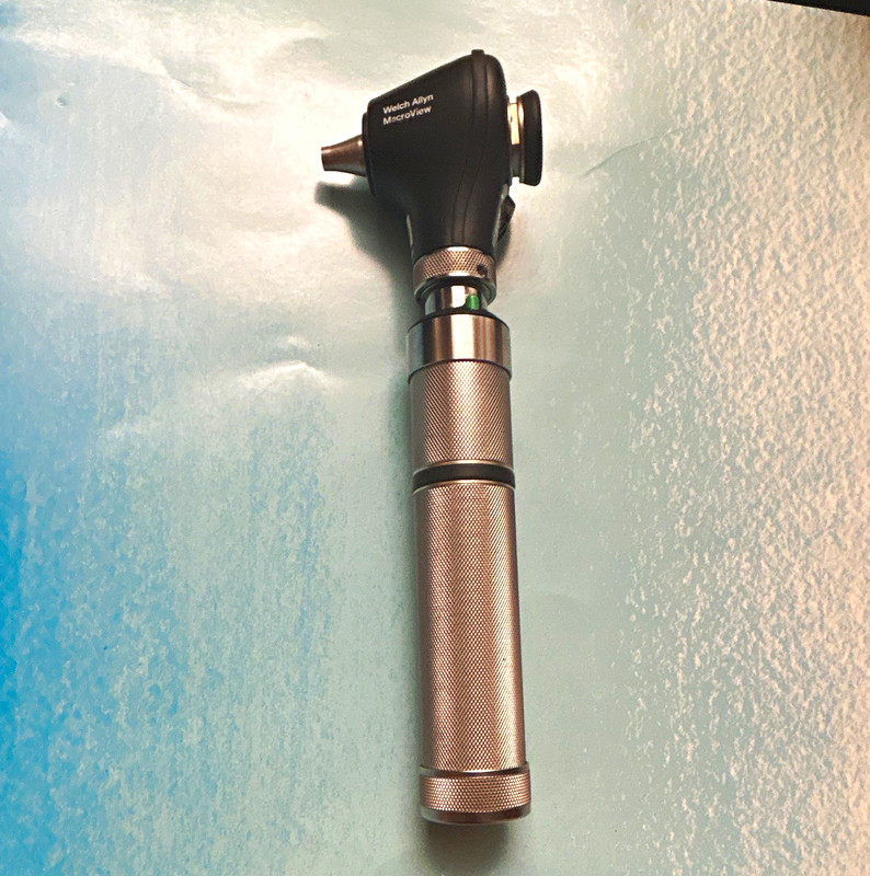 Welch Allyn MacroView Otoscope Head w Rechargeable Handle & Battery 72300