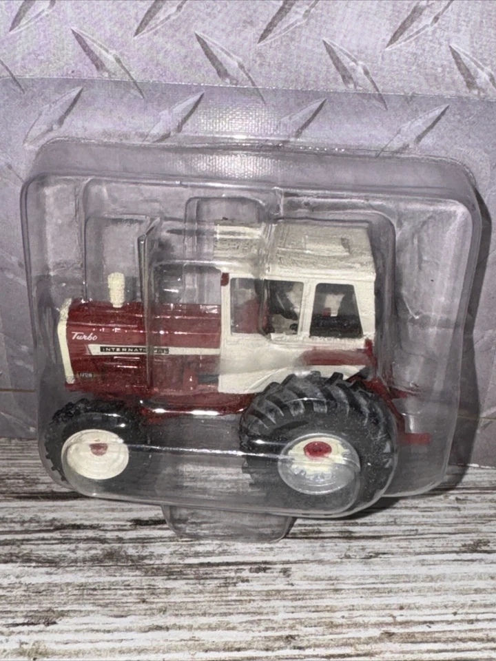 1/64 International 1206 Wheatland Tractor With Cab & FWA Vintage Iron Spec Cast - Image 2 of 4