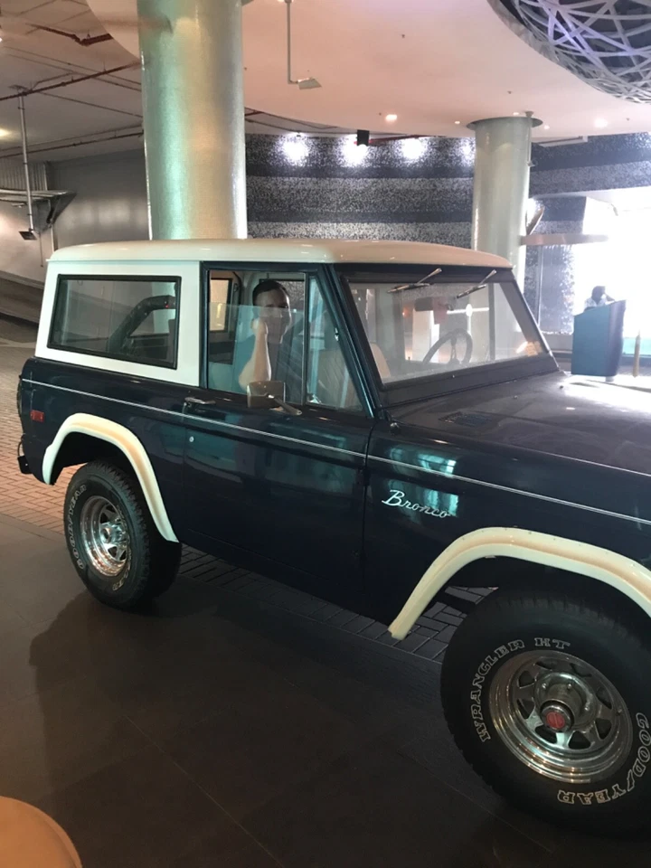 Asientos Ford Bronco 1966-1977 (cuero blanco/asientos estilo banco) Foto 4 de 4