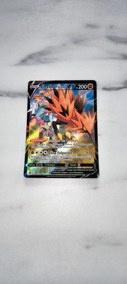 Electhor de Galar V TG19/TG30 200 PV Full Art Holo FR Pokémon JCC - Photo 1/1