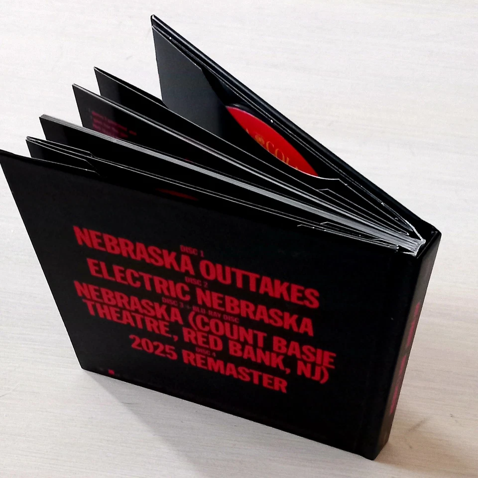 Bruce Springsteen. Nebraska 82: Box Set 4cd + Blu-Ray (2025) - Immagine 3 di 4