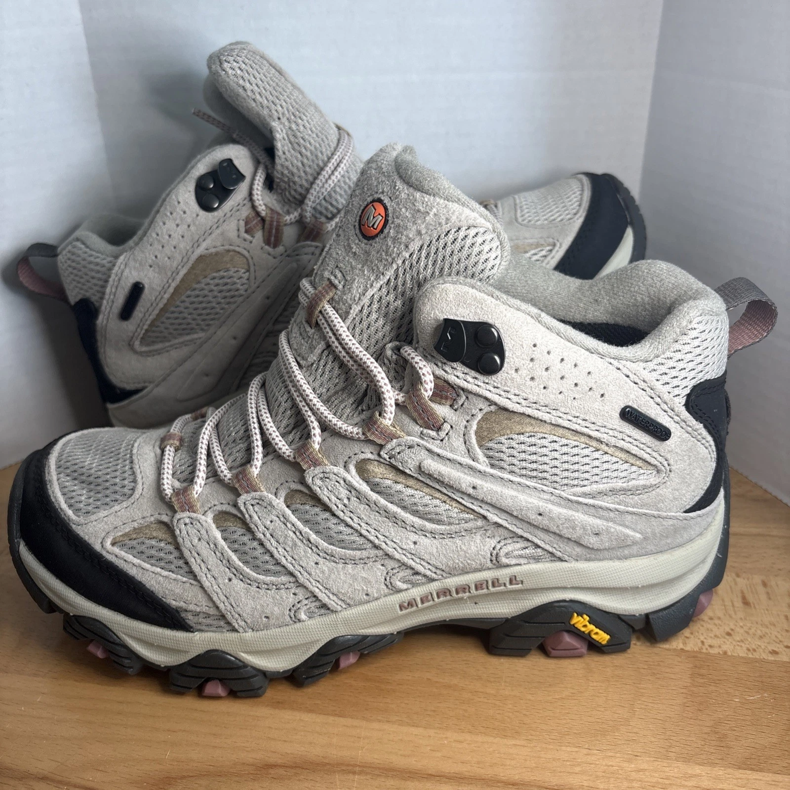 Merrell Women's Moab 3 Mid J036330 Beige Hiking Shoes Size 9 Sneaker Boot