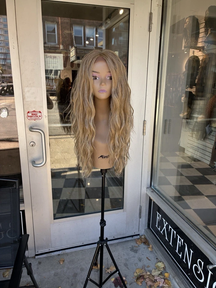 Peluca larga rubia ceniza Foto 2 de 4