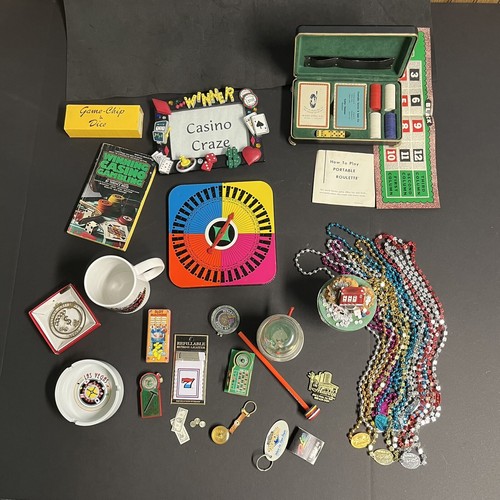 Vintage Las Vegas Souvenir's Mixed Lot Gambling Items Chips Miniature Frame More - Picture 15 of 15