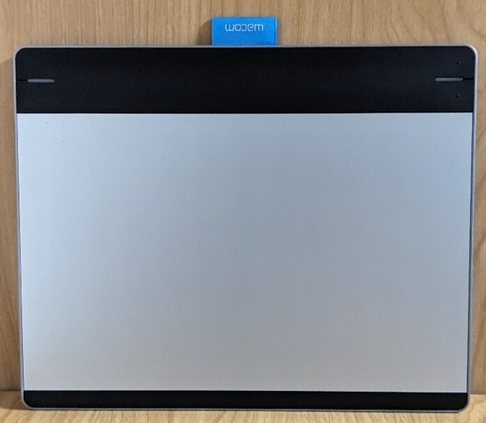 Wacom CTH-680 Intuos Medium Creative Pen & Touch Tablet with