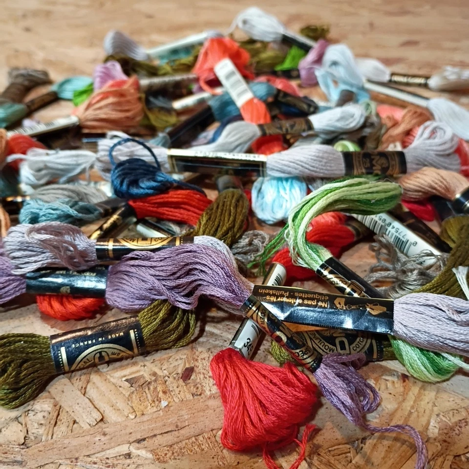 Lot Of (30) Vintage DMC strand linen floss hardanger/needlepoint/cross-stitch 02 - Image 2 of 4