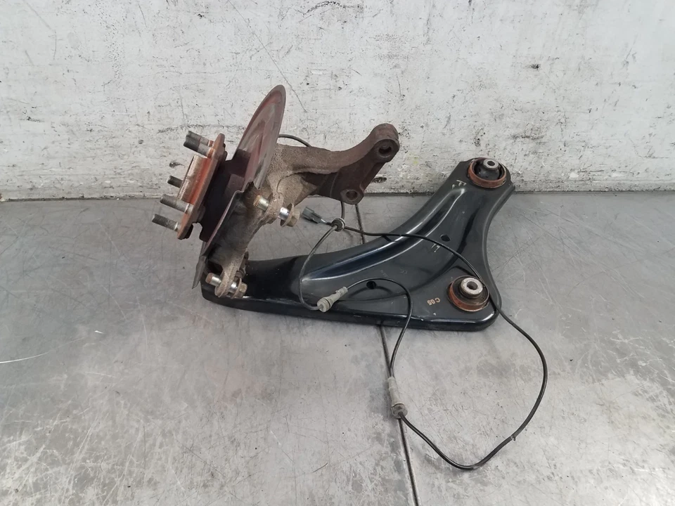 Nissan Juke Nismo RS 2014 buje delantero izquierdo brazos de control de nudillos #0361 Foto 4 de 4