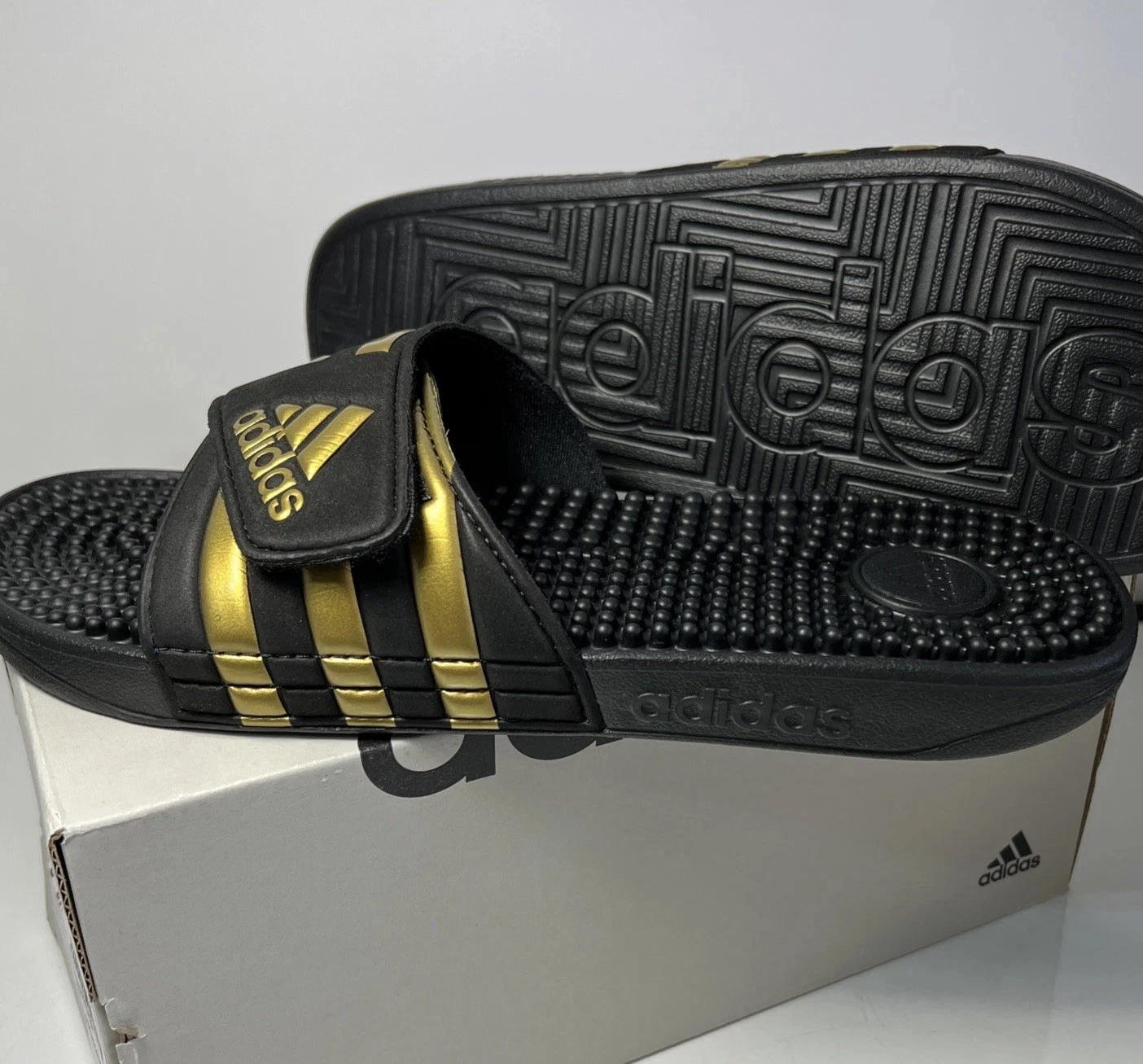 ADIDAS Sandalo Unisex Adulto Adissage Slides Nero Oro Nero Uomo 10 US NUOVO