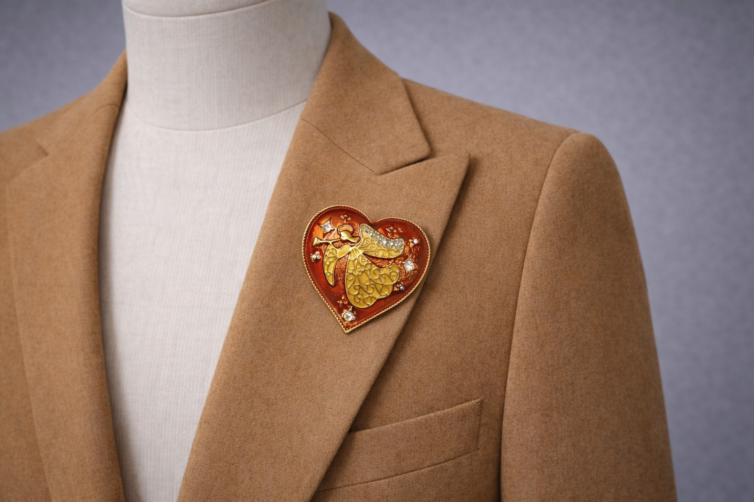 Broche Cœur rouge baroque, le bijou chic idéal à offrir pour la Saint-Valentin