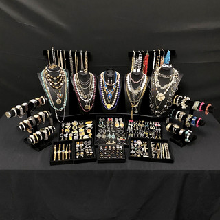 236 pc Antique Vintage Estate Costume Jewelry Some Signed. Lot 694