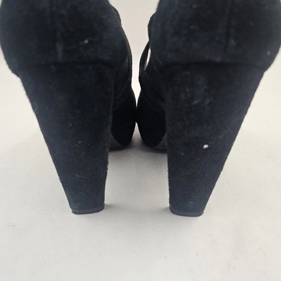 Sandalia Michael Kors con correa al tobillo con dije de cuña talla 7 1/2M Foto 3 de 4