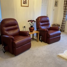2 Sherborne Electric Riser Recliner  Luxury Leather Chairs in  Good Condition. 
