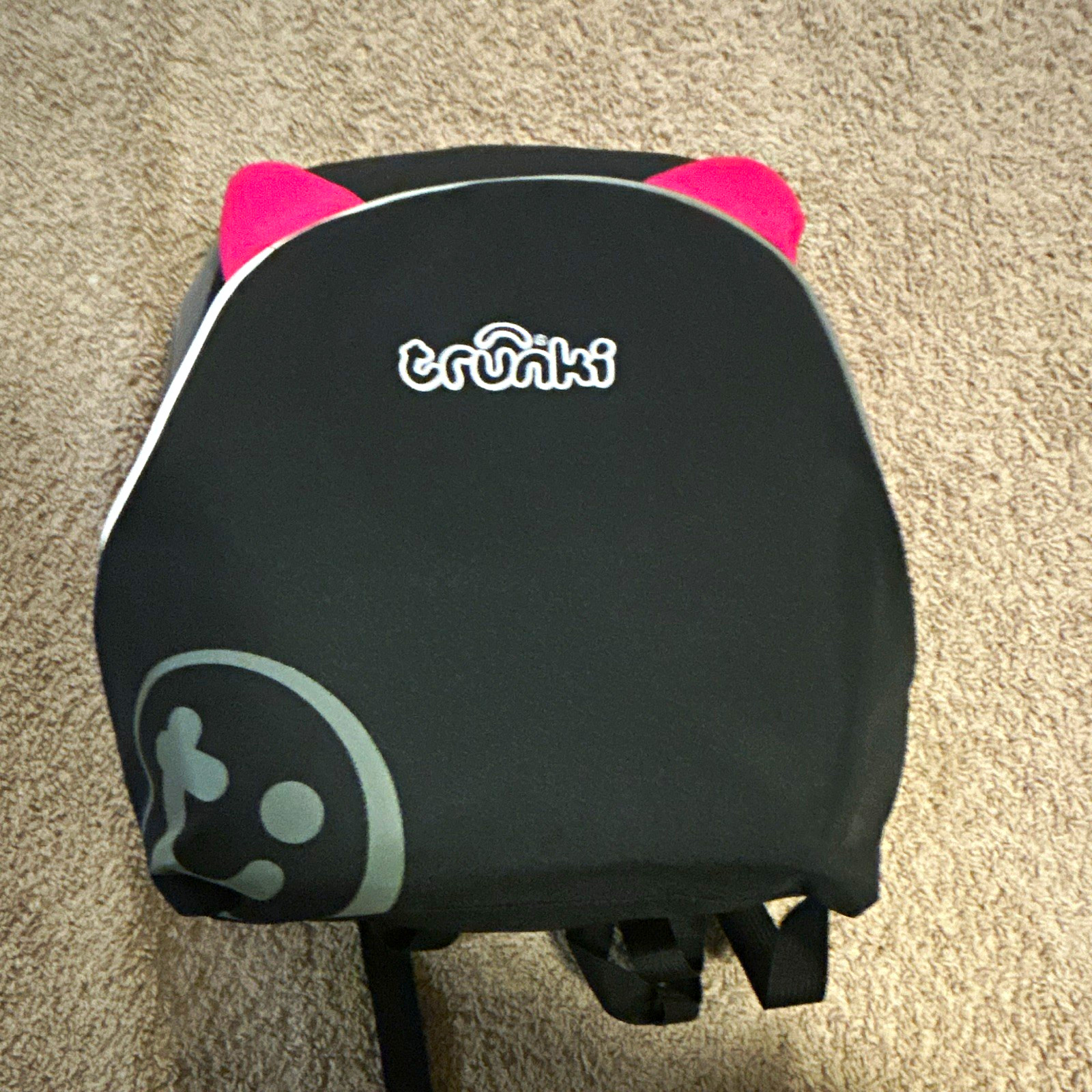 Trunki BoostApak Forward-Facing Car Seat Backpack Booster Bag, Black/Pink