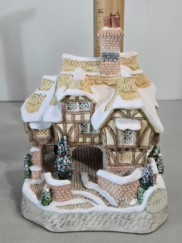 David Winter Miss Belle's Cottage 1994 John Hine Christmas House Figurine - Picture 14 of 15