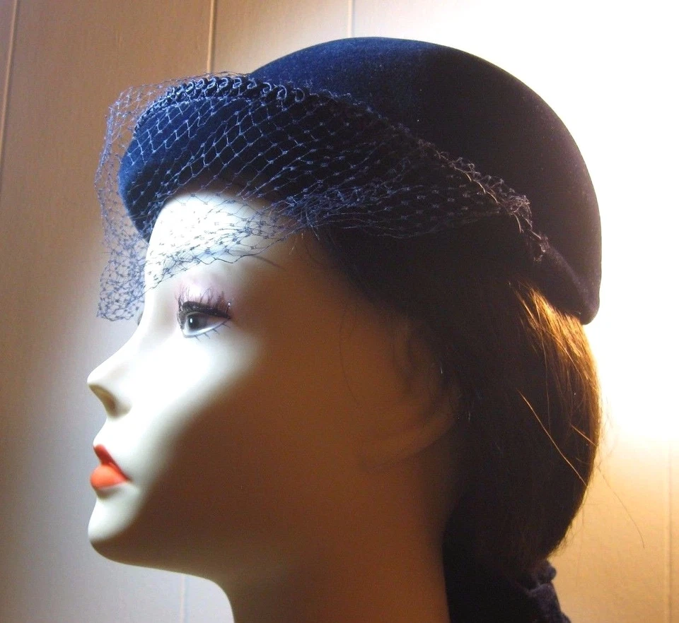 AURORE-Francia Años 40 Cloche-Azul Seda Lyon Terciopelo sobre Lana Fieltro Saks 5ta Avenida  Foto 3 de 4