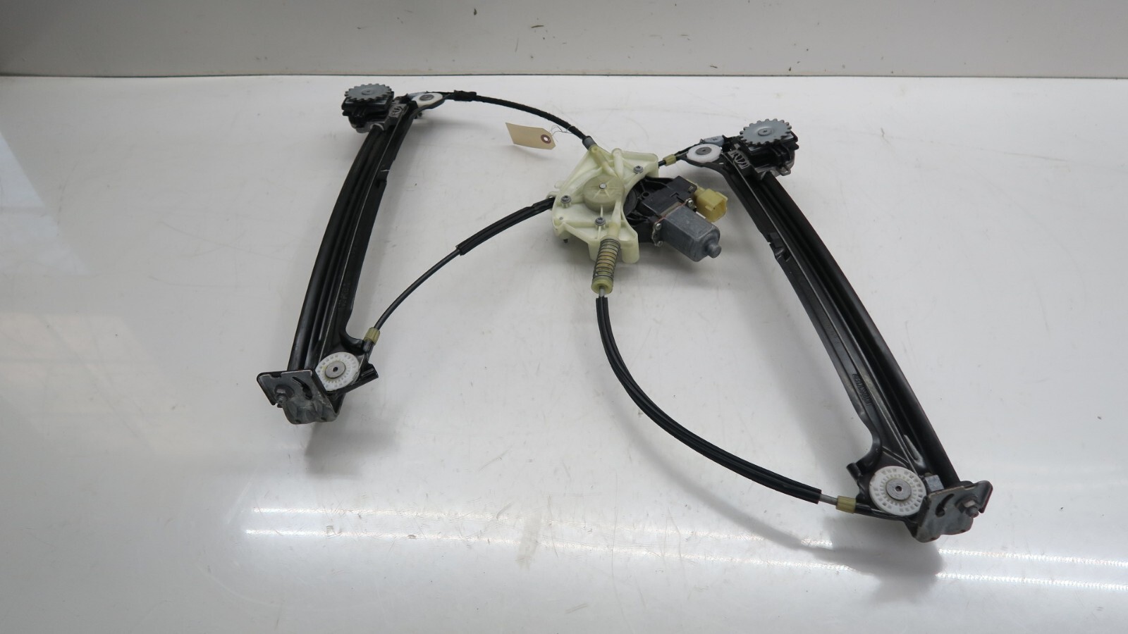 2014-2019 Maserati Ghibli OEM Right Front Door Window Regulator 6700098150