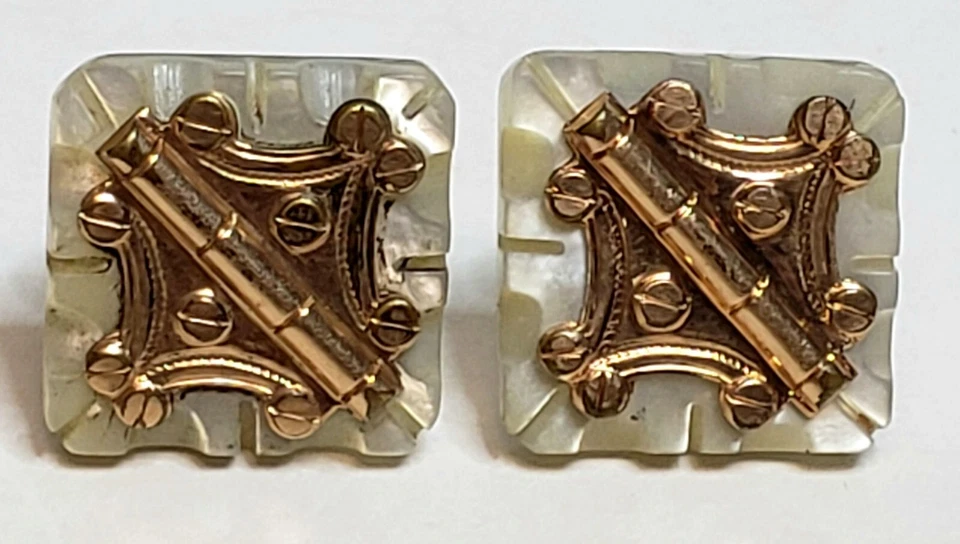 Gemelos antiguos tallados de madreperla y bisagra de latón decorados Pat. 1883 Foto 3 de 4