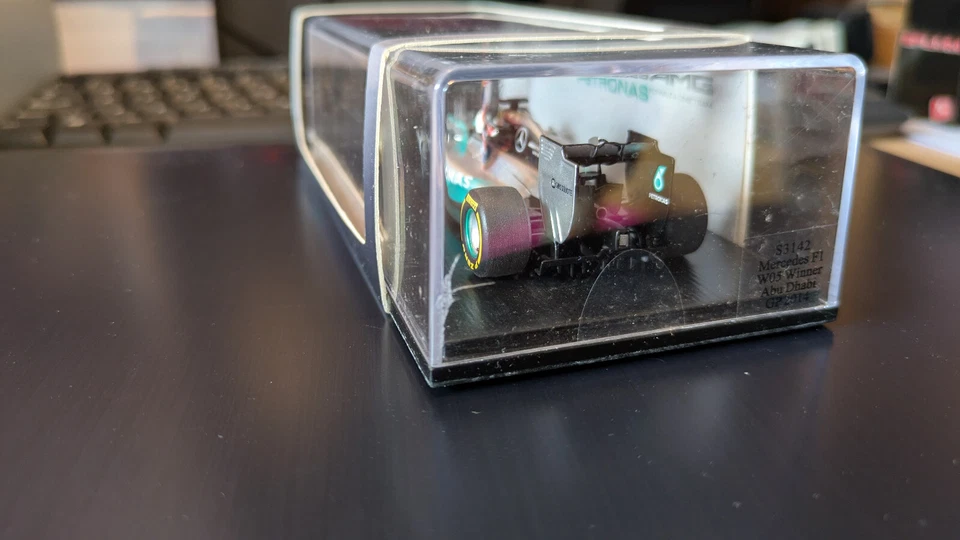 SPARK Mercedes W05 Hamilton Winner Abu Dhabi GP 2014 World Champ 1/43 - F1 S3142 - Immagine 2 di 4
