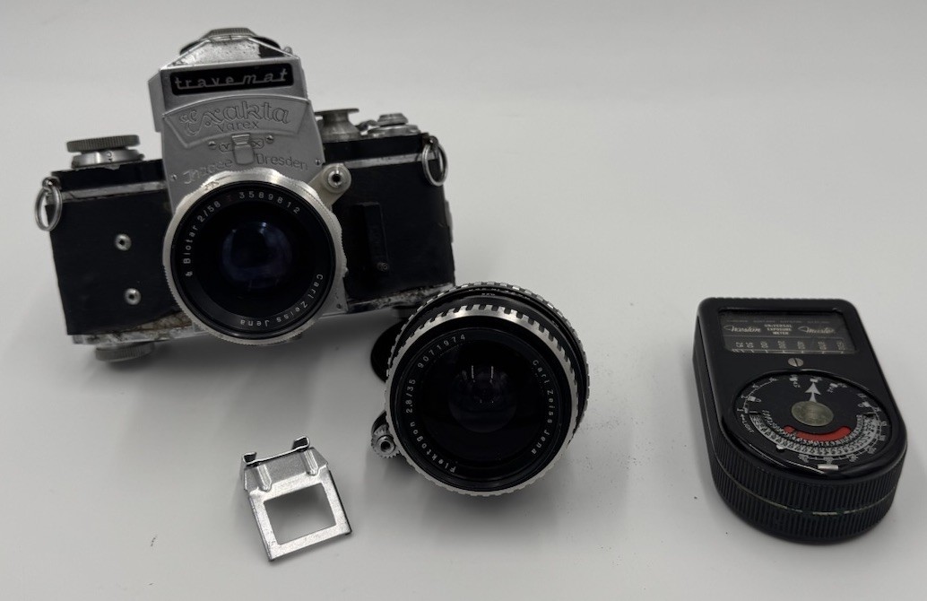 DAMAGED Exakta Varex VX Camera w/ 2 Carl Zeiss Jena Lens DAMAGED Exakta Varex VX Camera w/ 2 Carl Zeiss Jena Lens