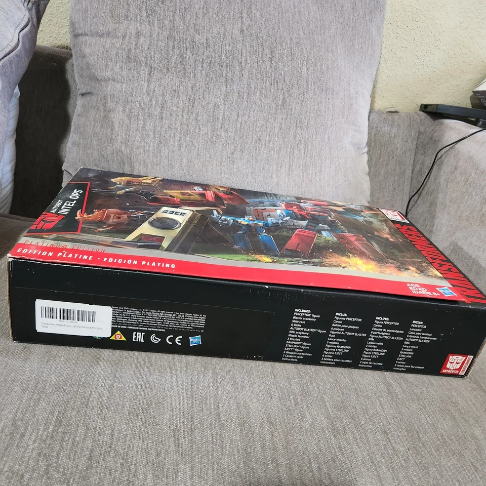 Transformers Platinum Edition Autobot Intel Ops - G1 Blaster & Perceptor - New - Image 3 of 4