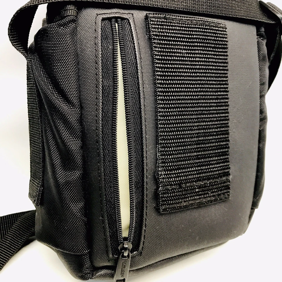 Case Logic 4 Pocket Compact  Crossbody Waist Bag Belt Loop Walking Hiking Camp - Image 3 of 4