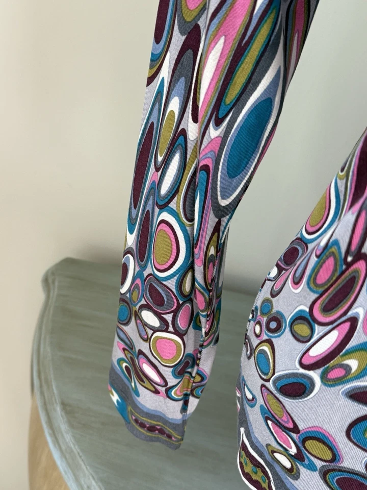 Blusa Lynn Ritchie malha gola V mistura de seda feminina tamanho M média estampa artística longa Slv - Imagem 4 de 4