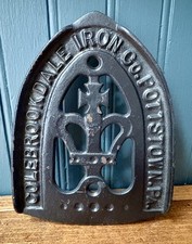 Colebrookdale Iron Co. Sadiron Crown & Maltese Cross Stand Trivet Pottstown PA 