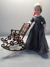 GG443-BAMBOLA QUERZOLA-MQ-VINTAGE-NONNA SU SEDIA A DONDOLO-NO CONFEZIONE-USATO