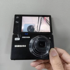 Samsung MV800 Flip-out Selfie 5x Zoom 16MP Touch Screen Digital Camera Black