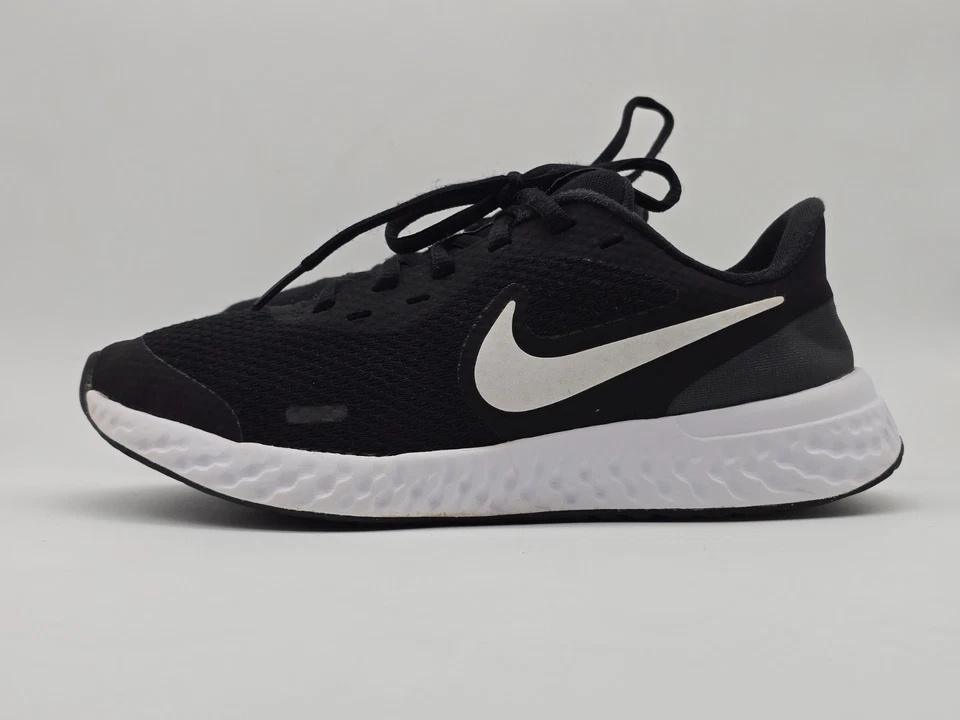 Nike Revolution Trainers Black White Flyknit Running Gym BQ5671-003 Size 5 - Image 2 of 4
