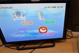 TESTED Sega Dreamcast Console System with 2 controllers & Powerstone Game