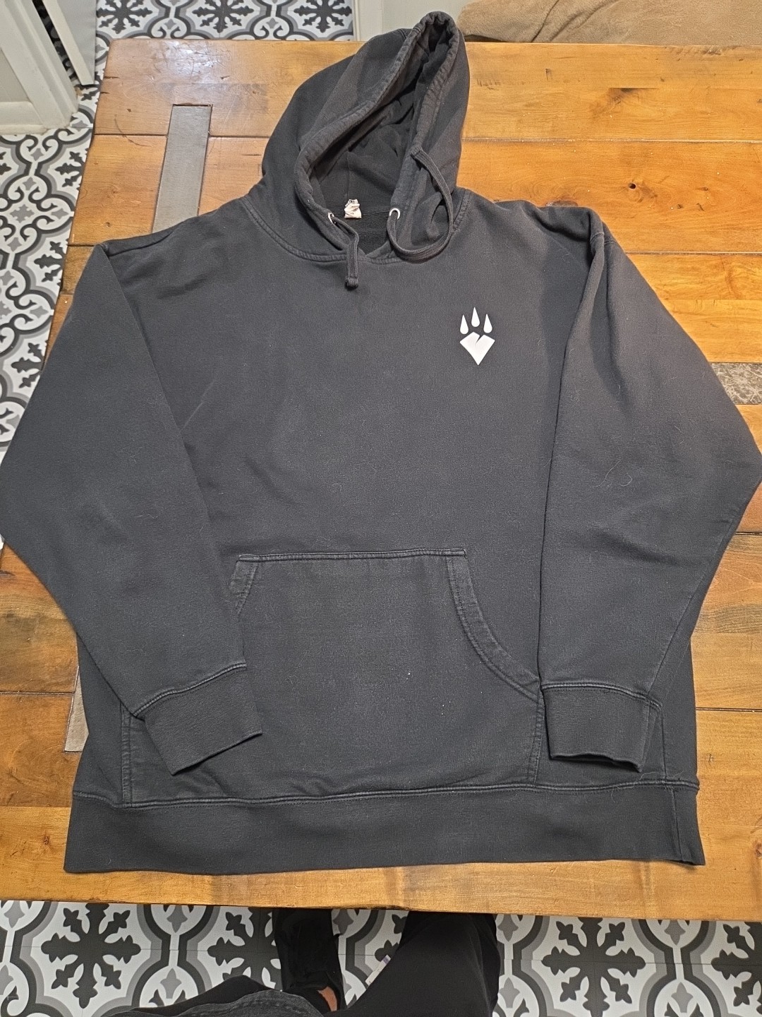 Wolf Bear Band Vapor Girl Hoodie Mens XL Independent Trading Anime Post Hardcore image 3