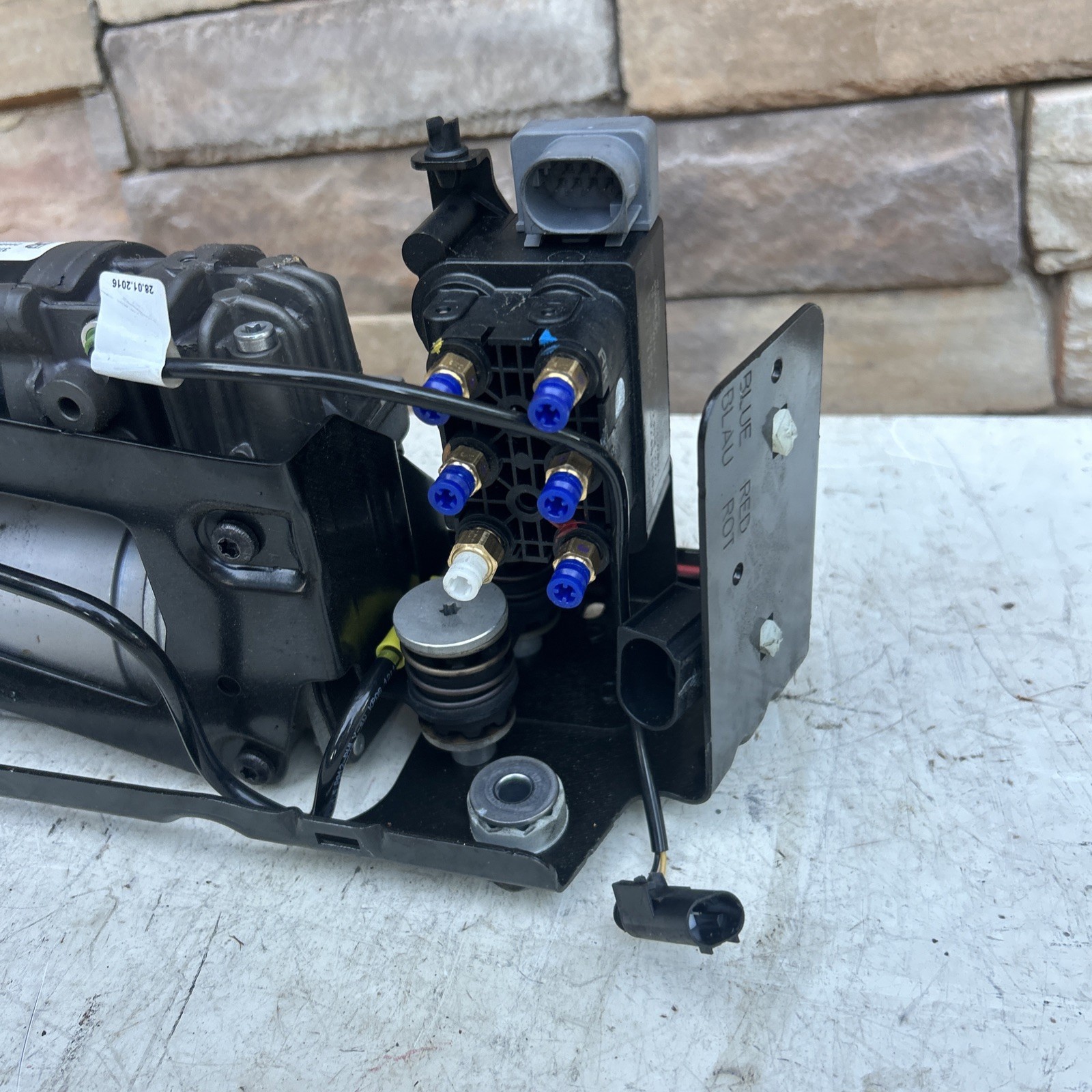 Rolls Royce RR4 Ghost Air supply system air suspension 37206850319