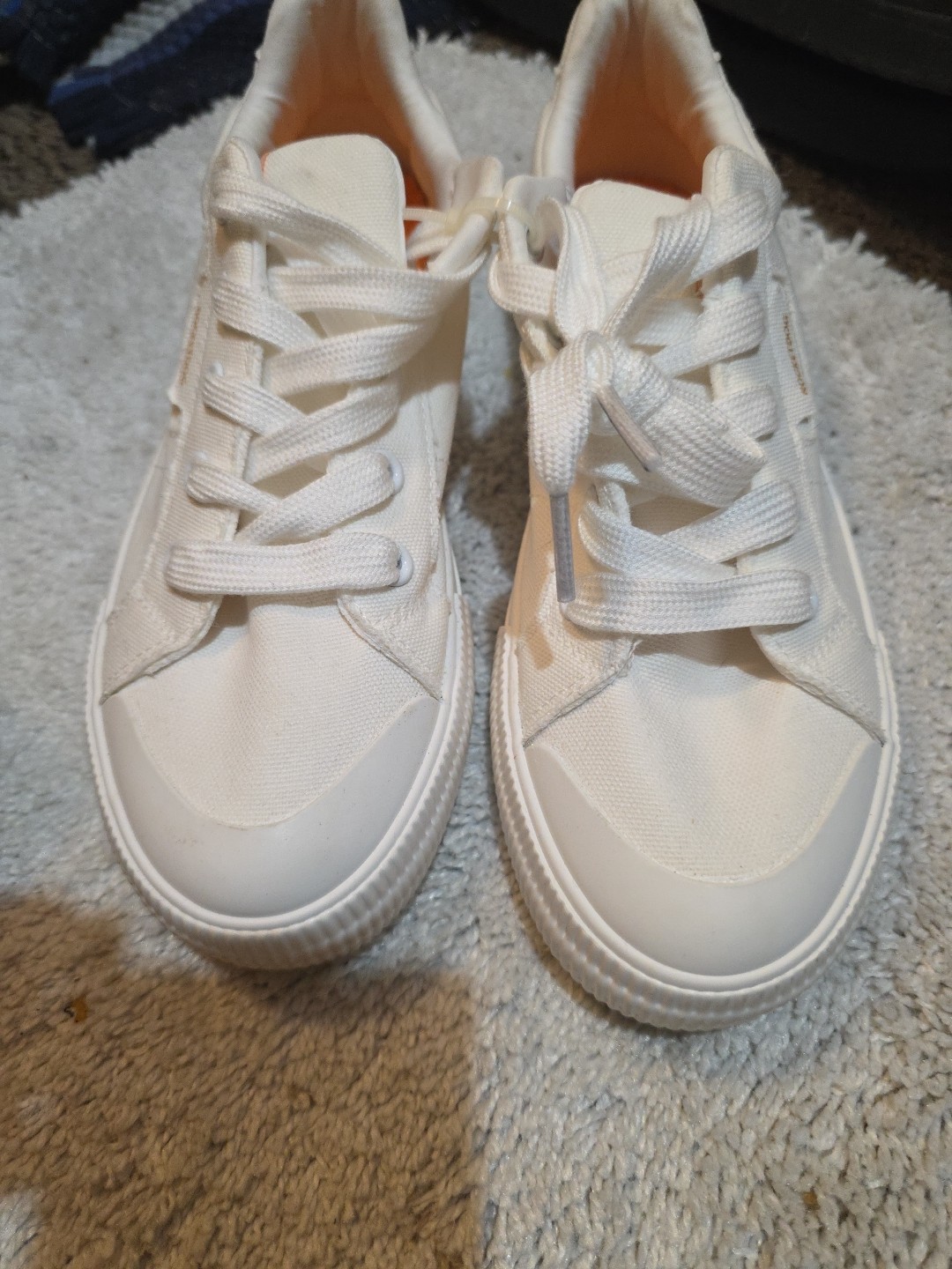 Rocket Dog Womans Cherry Sneaker Canvas White US Size 5