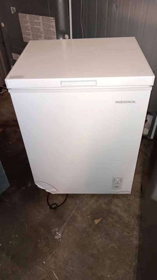 Insignia CZ70WH0 7,0 Cu. Congelador de pecho listo para garaje - blanco #2 Foto 3 de 4