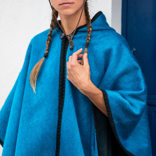 LUXURIOUS ALPACA BLEND HOODED CAPE PONCHO | SOFT & WARM | UNISEX | BLUE & BLACK - Picture 4 of 12
