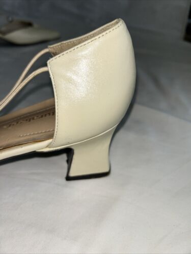 Women’s Cream Naturalizer Dress Shoes With Block Heel Size 11M - Picture 16 of 21