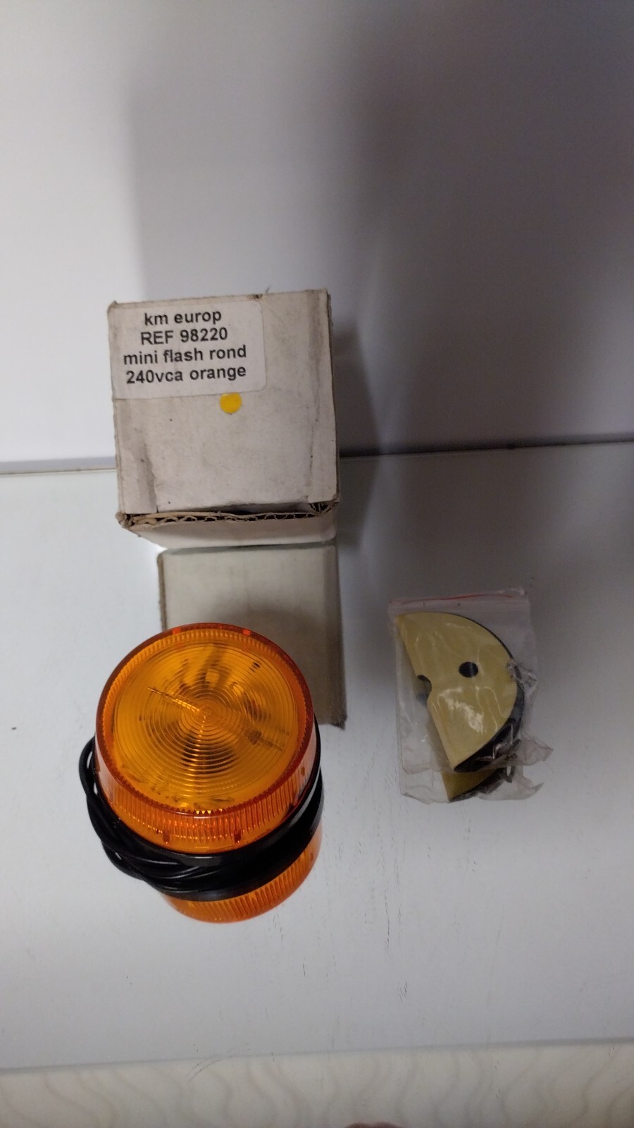 Feu flash xénon 2 Joules étanche IP67 orange pour balisage de sécurité KMX 75