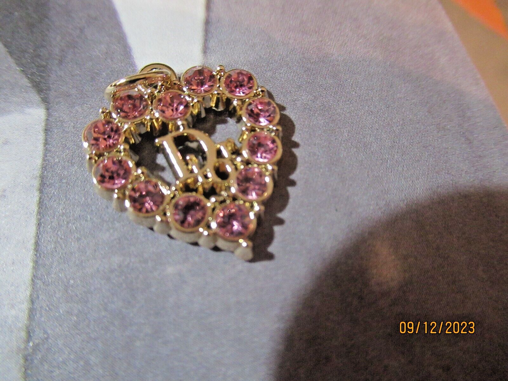 DIOR ZIP PULL   24X20MM gold tone, PINK CRYSTALS THIS IS FOR 1 heart