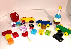 Lego Duplo #10597 Mickey & MInnie's Birthday Parade 1 Missing Block
