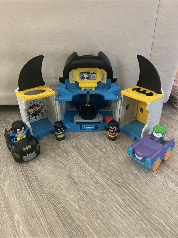 Fisher Price Little People DC Super Friends Deluxe Batcave, Batmobile, 4 Figures