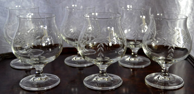 6 Schwenker Cognac Brandy florales Muster Mattgravur Fuß aus Pressglas Vintage