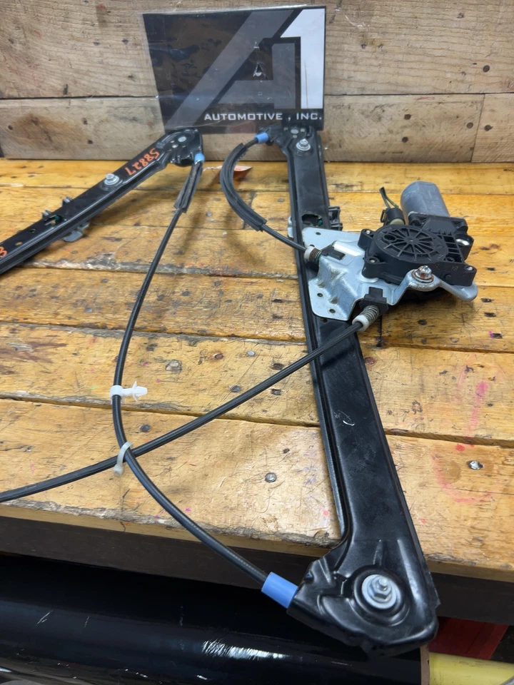 2000-2006 BMW X5 Right Front Door Regulator & Motor Assembly - Image 2 of 4