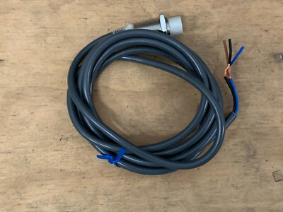 Omron Proximity Sensor 12-24VDC BN:+V BU:OV P/N E2E-X10MF1