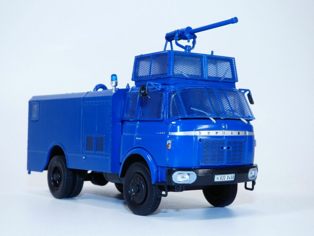 Camion BERLIET GBK80 fourgon pompe lance à eau GENDARMERIE 1/43