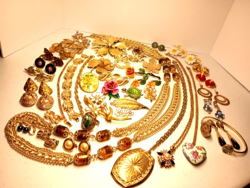 Vtg 44pc Golden Estate Jewelry Lot Rhinestone Crown Trifari Pastelli Coro Napier
