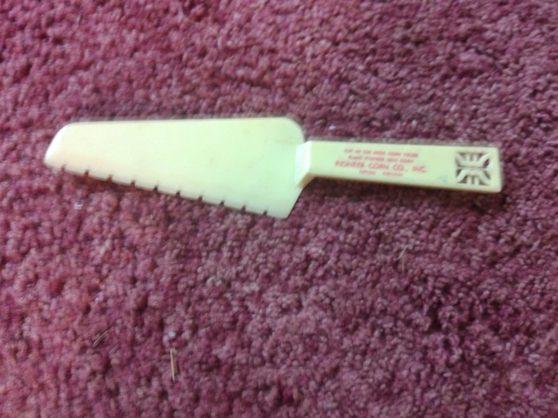 TIPTON, INDIANA ADVERTISEMENT--Pioneer Corn Co. Pie/Cake Server.