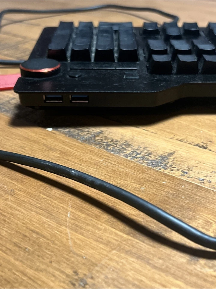 Das Keyboard 4 Ultimate Blank Wired Mechanical Keyboard, Cherry MX Blue Switches - Image 2 of 4