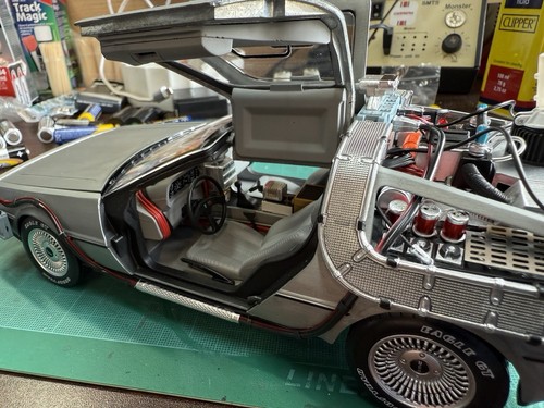 Hot Wheels Elite Back to the Future DeLorean Ultimate Edition - Imagen 13 de 20