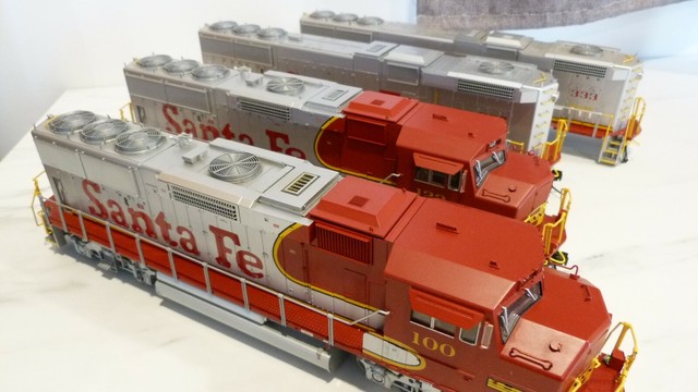 atlas o scale 2 rail locomotives